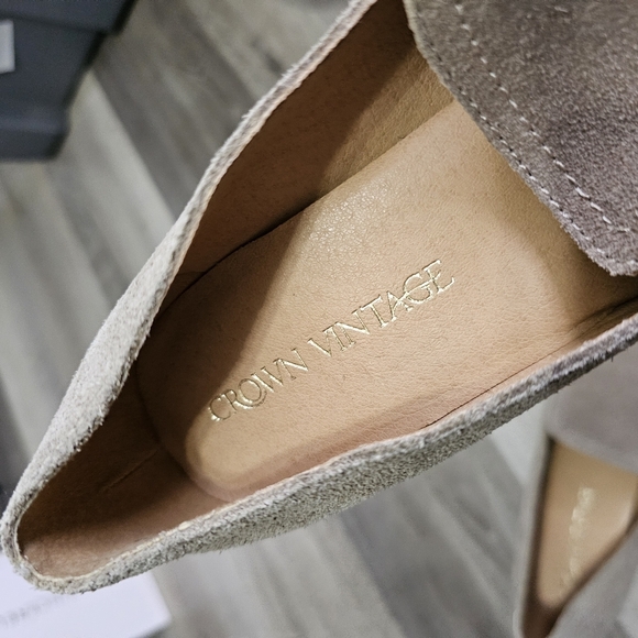 Crown Vintage Loafer Women's Tan Suede Shoes Size 9 - Picture 7 of 8